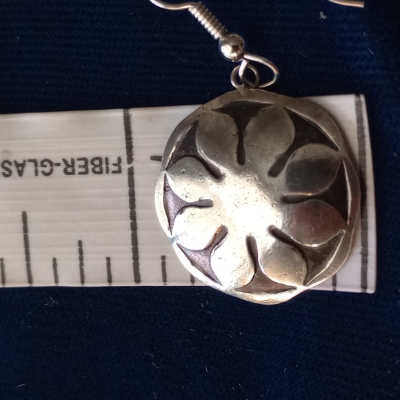 Daisy Sterling Silver Dangle Earrings - Picture 4 of 11